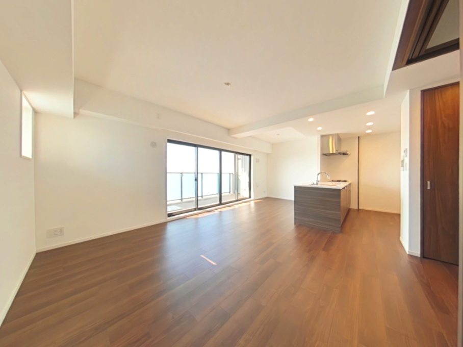 ファボルさい百間川の居間・リビング|約17.4帖のゆとりあるLDKで、家族団らんのひとときを過ごせます。