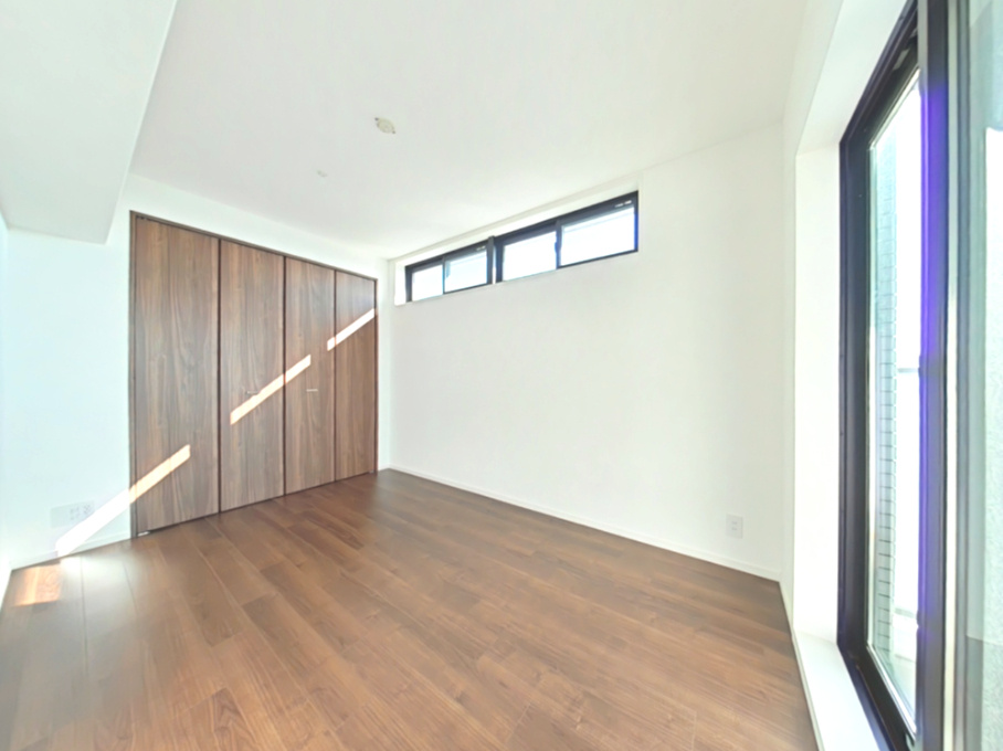 ファボルさい百間川の洋室|・洋室（1）
約6.1帖の南東側洋室です。大きな窓から光の差し込む明るい空間です♪