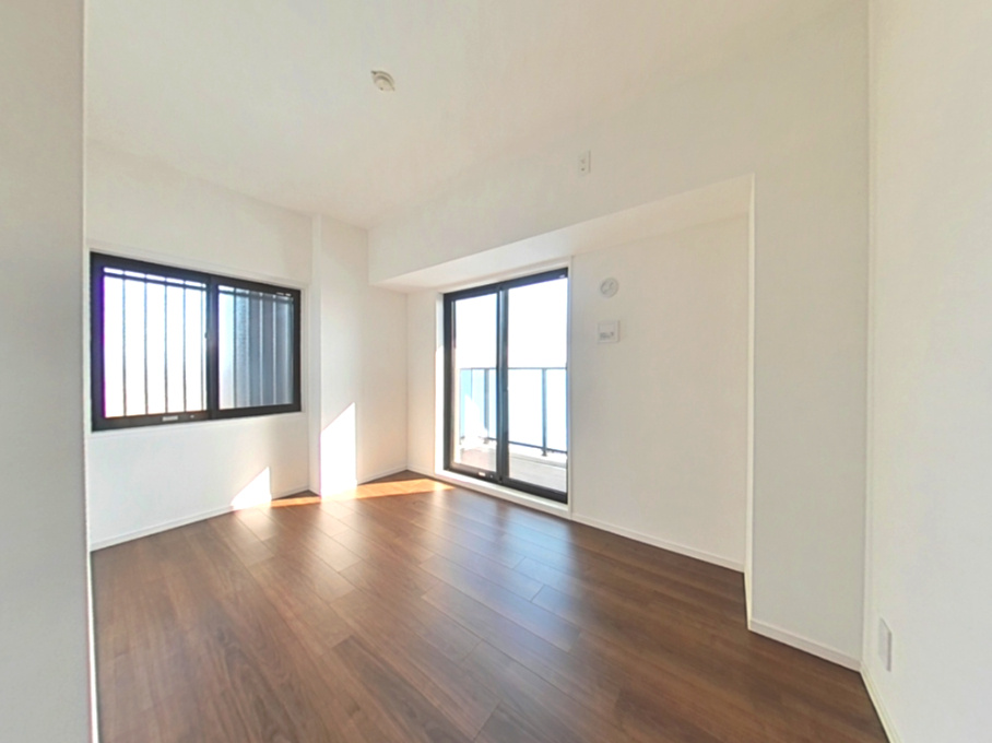 ファボルさい百間川の洋室|・洋室（2）
約5.7帖の北東側洋室です。バルコニーがついています♪