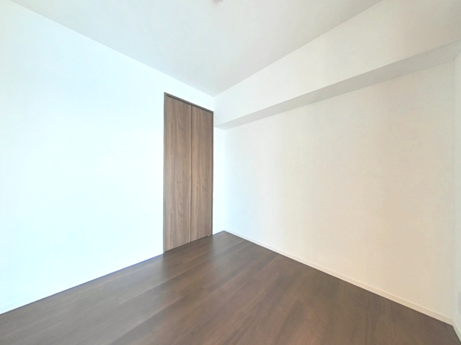 ファボルさい百間川の洋室|・洋室（3）
リビングに面した約4.0帖の洋室です。扉を開けることで、より開放的にご使用いただけます♪