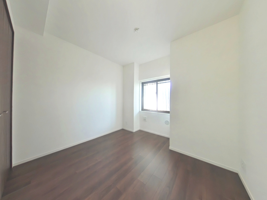 ファボルさい百間川の洋室|・サービスルーム
約5.2帖のサービスルームです。収納スペースもしっかりと確保しております！