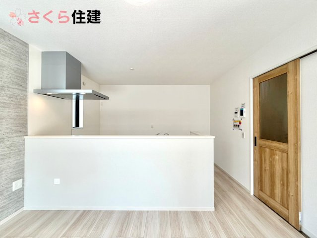 ーLIGARE－宇都宮市さつき6期　1号棟のキッチン|対面式システムキッチン。リビングを見渡せるキッチンで家族の様子をうかがいながら料理がはかどりそう！
