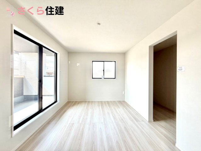ーLIGARE－宇都宮市さつき6期　1号棟の洋室|広々とした洋室です♪お子様の成長に伴って増えていく荷物にも対応できます！ウォークインクローゼット完備