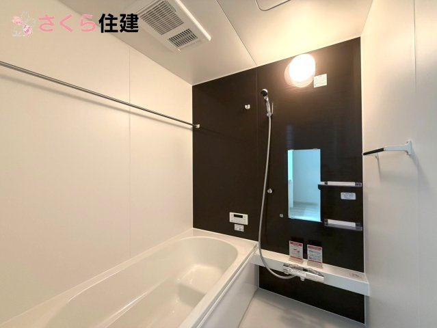 ーLIGARE－宇都宮市さつき6期　1号棟の浴室|梅雨の時期は大活躍の浴室乾燥機！家族の数だけ増える洗濯物もしっかり乾かせます。