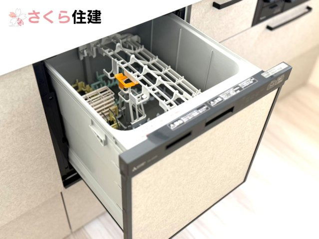 ーLIGARE－宇都宮市さつき6期　1号棟のキッチン|手で洗うより時間もお金も節約に！暮らしにゆとりをもたらす食洗器完備。家族との時間も増えますね。