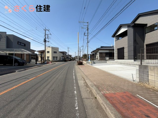 ーLIGARE－宇都宮市さつき6期　1号棟の前面道路含む現地写真|前面道路南西側約11.8ｍ公道