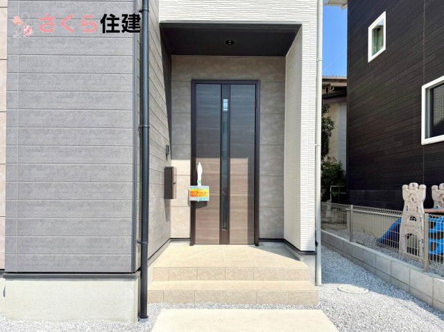 ーLIGARE－宇都宮市さつき6期　1号棟の玄関|玄関扉はスマートキー対応で、両手に荷物があっても楽に簡単開け閉め！もちろんモニター付きインターホン！