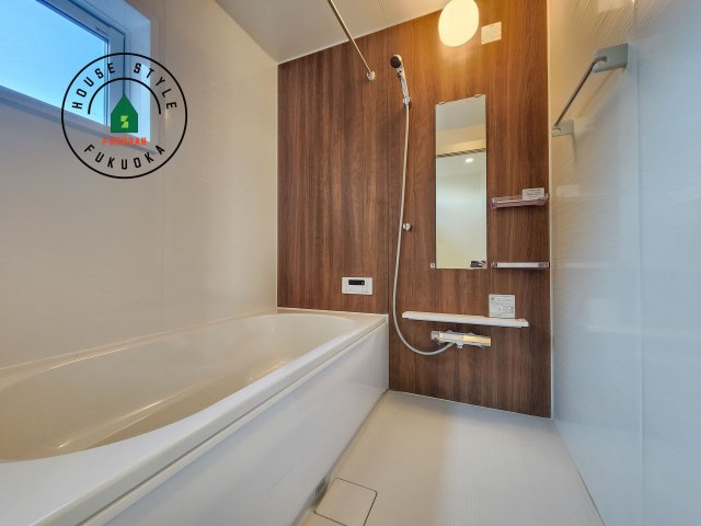 福岡市西区横浜1丁目第1-6棟（5号棟）の浴室|1日の疲れを癒してくれる広々バスルーム。雨の日のお洗濯にも大活躍な浴室乾燥機付です！
