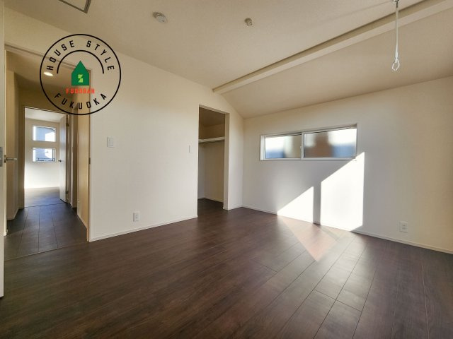 福岡市西区横浜1丁目第1-6棟（5号棟）の寝室|主寝室には収納力に優れたクローゼットがありますので、お部屋もすっきり片付きます。