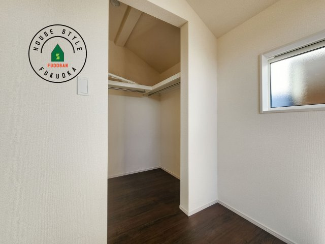 福岡市西区横浜1丁目第1-6棟（5号棟）の収納|洋服や大きな荷物が多い方や人数の多いご家族などは、一般的なクローゼットよりもウォークインクローゼットのほうが使い勝手が良いです。