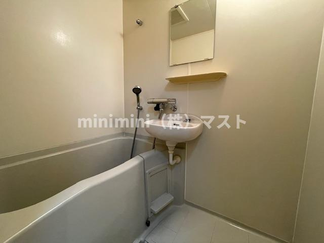 アブレスト桜川の浴室