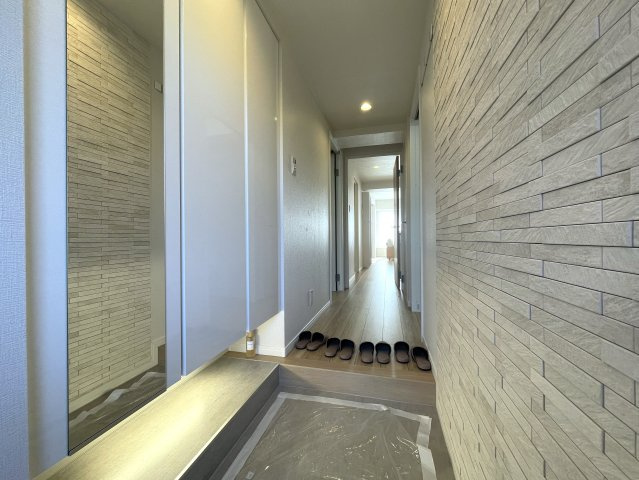 陽当たり？眺望？コレでダメならどうすりゃいいの！？な、最上階の『コスモ横浜和田町ヒルズ』リノベーションの玄関|明るい玄関です