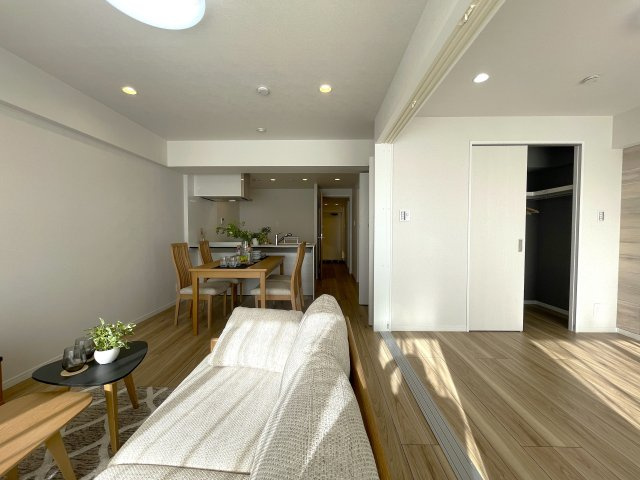 陽当たり？眺望？コレでダメならどうすりゃいいの！？な、最上階の『コスモ横浜和田町ヒルズ』リノベーションの居間・リビング|使いやすい居間です