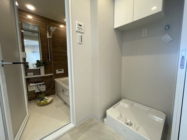 陽当たり？眺望？コレでダメならどうすりゃいいの！？な、最上階の『コスモ横浜和田町ヒルズ』リノベーションの脱衣所