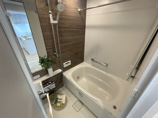 陽当たり？眺望？コレでダメならどうすりゃいいの！？な、最上階の『コスモ横浜和田町ヒルズ』リノベーションの浴室|落ち着いた空間のお風呂です