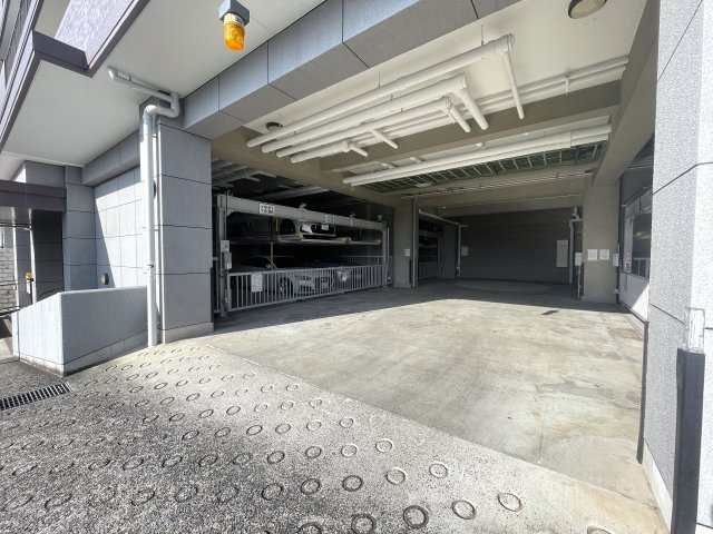 陽当たり？眺望？コレでダメならどうすりゃいいの！？な、最上階の『コスモ横浜和田町ヒルズ』リノベーションの駐車場|車をお持ちの方に嬉しい駐車場付きの物件です