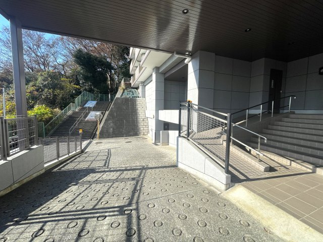 陽当たり？眺望？コレでダメならどうすりゃいいの！？な、最上階の『コスモ横浜和田町ヒルズ』リノベーションのエントランス