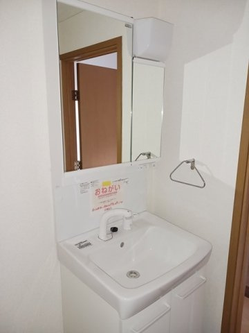 ヴィレッジ龍馬　Ｃの洗面所|スペースが確保できる洗面所です