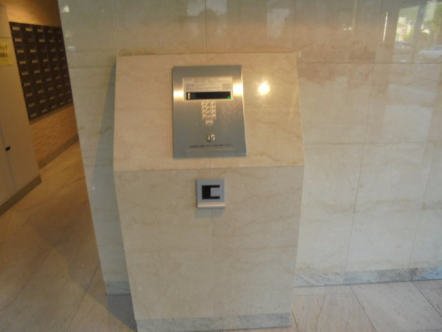 ジ・アーバネックス京都松ヶ崎のエントランス