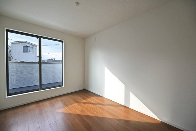 テラシエ食満3丁目新築一戸建て│4LDK+駐車並列2台可の洋室|-6帖(2F)-