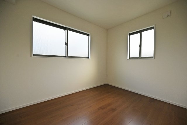 テラシエ食満3丁目新築一戸建て│4LDK+駐車並列2台可の洋室|-5.2帖(2F)-