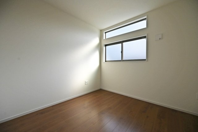 テラシエ食満3丁目新築一戸建て│4LDK+駐車並列2台可の洋室|-4.5帖(2F)-