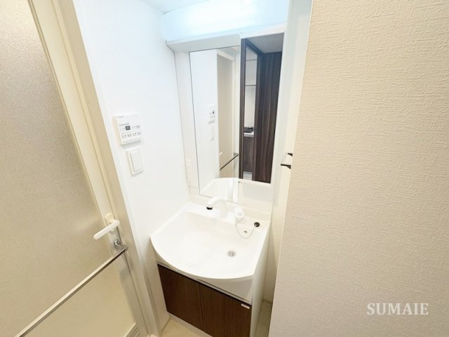 YIELD　OUJIKAMIYAの洗面所|独立洗面台です