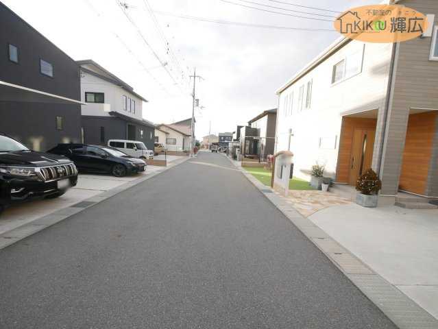 加古郡稲美町加古　中古戸建の前面道路含む現地写真