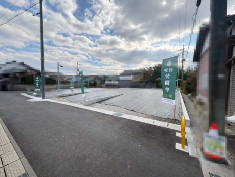 長岡京市井ノ内南内畑の前面道路含む現地写真|1号地
日常から休日のお出かけまで快適な生活環境が整っています。