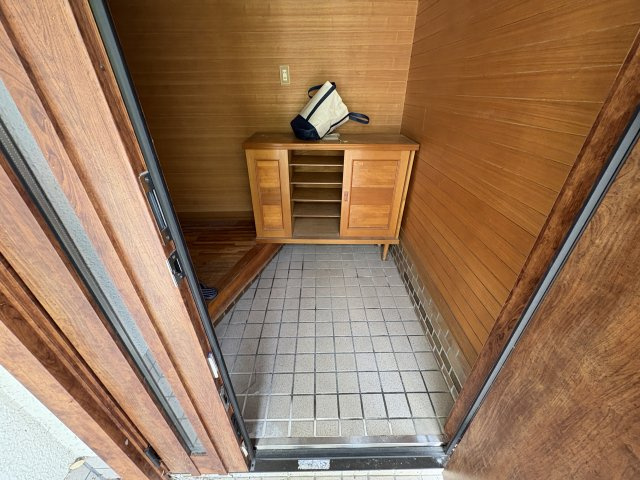 有馬孫七戸建の玄関