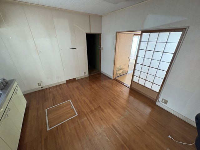 有馬孫七戸建の居間・リビング