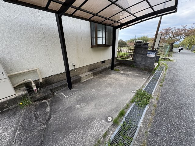 有馬孫七戸建の駐車場