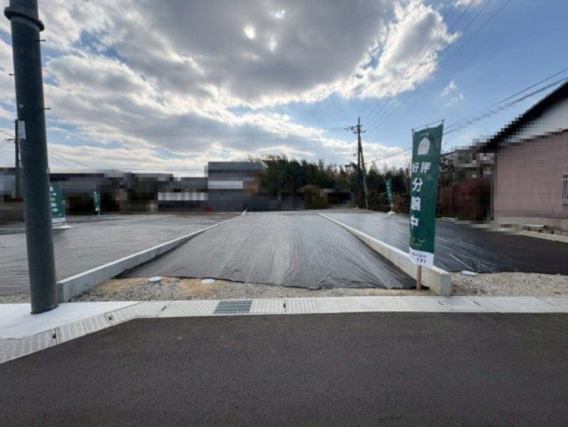長岡京市井ノ内南内畑の前面道路含む現地写真|2号地
日常から休日のお出かけまで快適な生活環境が整っています。