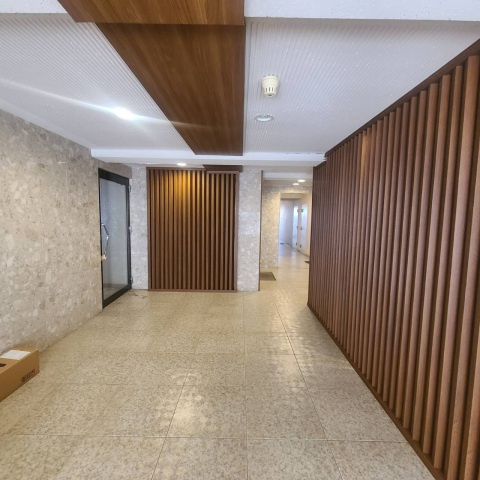 広島市安佐南区西原４丁目の賃貸マンションのロビー