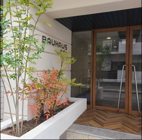 広島市安佐南区西原４丁目の賃貸マンションのエントランス