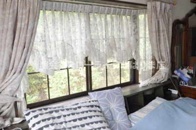 【洋室】 | 加東市黒谷 | 9.5畳出窓