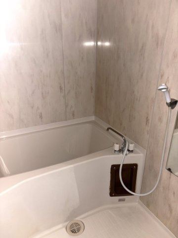 メゾン鳴鹿2番館の浴室