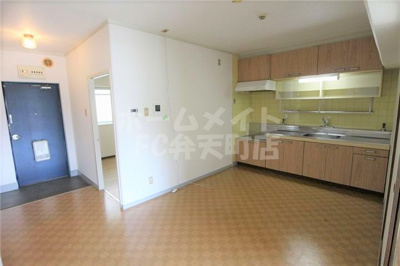 【居間・リビング】 | メゾンロイヤル | 使いやすいリビングです