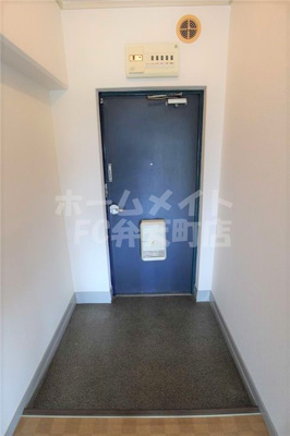 【玄関】 | メゾンロイヤル | 収納もある玄関です