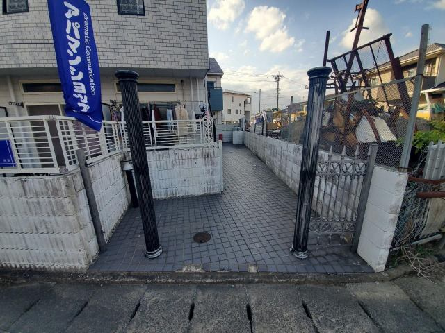 アザリア野中町のエントランス|落ち着いたエントランスです