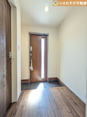 Livele Garden.S　熊谷万平町第3の玄関|玄関がいつも片づくシューズインクローゼット
たっぷり入る収納設備で玄関がすっきり綺麗に過ごせると快適ですよね♪