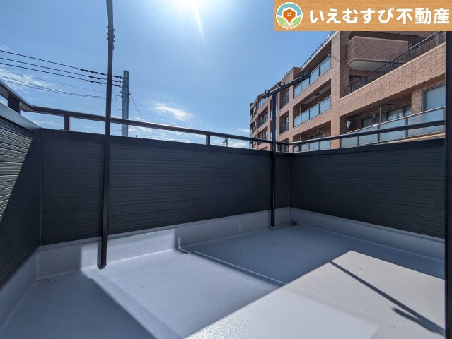 Livele Garden.S　熊谷万平町第3のバルコニー|ゆとりの広さのバルコニー
南向きで採光たっぷりなのでお洗濯ものが乾きやすい♪おふとんを干すにも余裕の広さ！