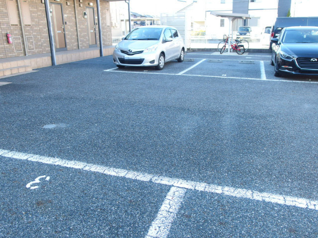 プチハウスWingの駐車場