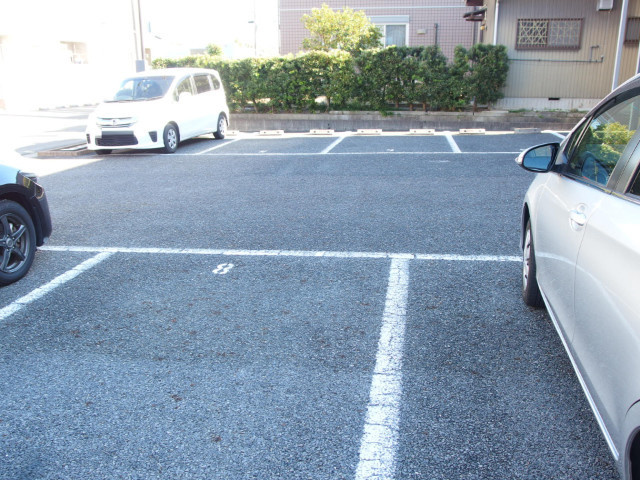プチハウスWingの駐車場