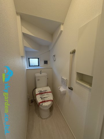 鎌倉市手広5期　新築戸建　全3棟1号棟　のトイレ|清潔感のあるトイレです