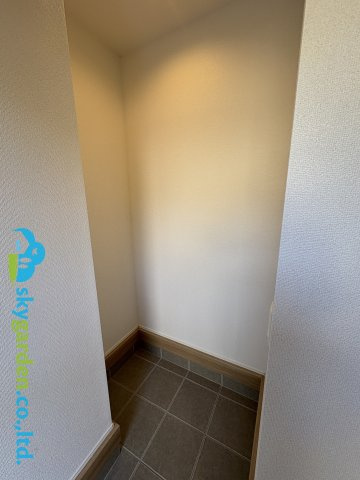 鎌倉市手広5期　新築戸建　全3棟1号棟　の玄関|玄関の土間収納