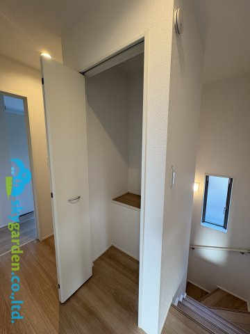 鎌倉市手広5期　新築戸建　全3棟1号棟　の収納|2階廊下の収納