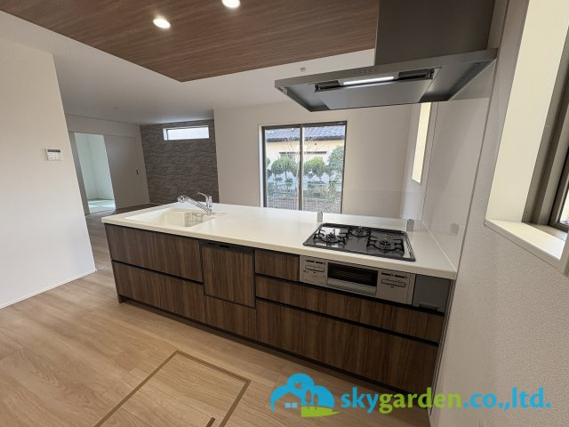 鎌倉市手広5期　新築戸建　全3棟1号棟　のキッチン|視界良好。会話が弾む対面キッチン