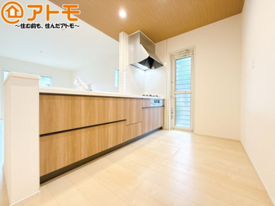 【キッチン】 | 焼津市高新田2期　新築戸建　1号棟 | 対面式のキッチンはリビングを見渡すことができるので安心♪家族の会話も増えそうですね♪