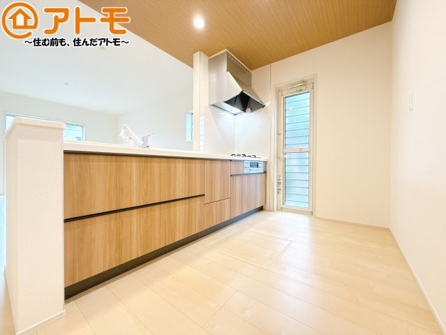 【キッチン】 | 焼津市高新田2期　新築戸建　1号棟 | 対面式のキッチンはリビングを見渡すことができるので安心♪家族の会話も増えそうですね♪